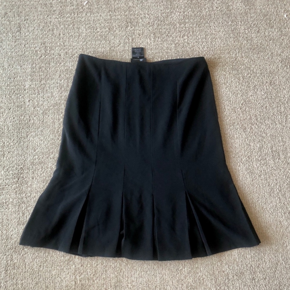Black Pleated A-line Skirt - Picture 3 of 4
